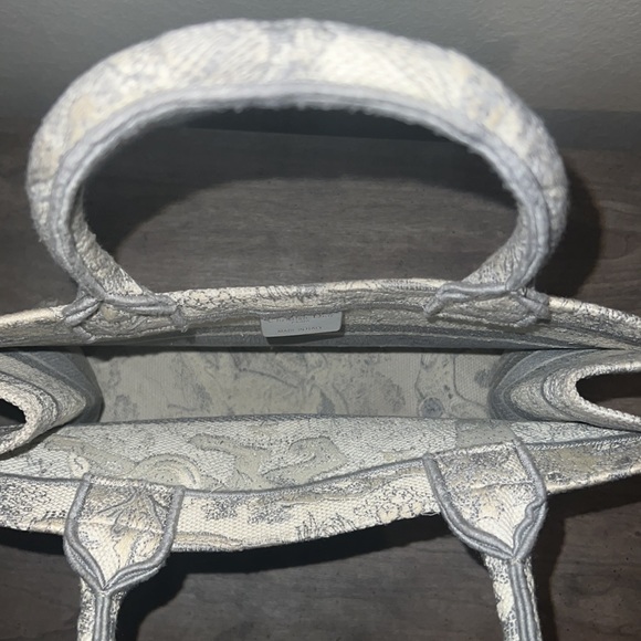 Christian Dior tote with duster bag - Picture 3 of 5